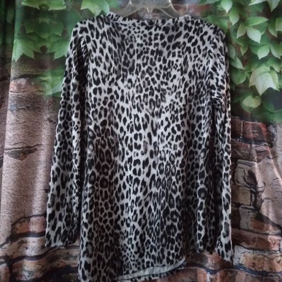 Brushed Soft Knit Assem Hem Animal Print Top - Picture 3 of 4